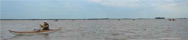 Mi esposa Sabine, y atras, todos buscando una salida.